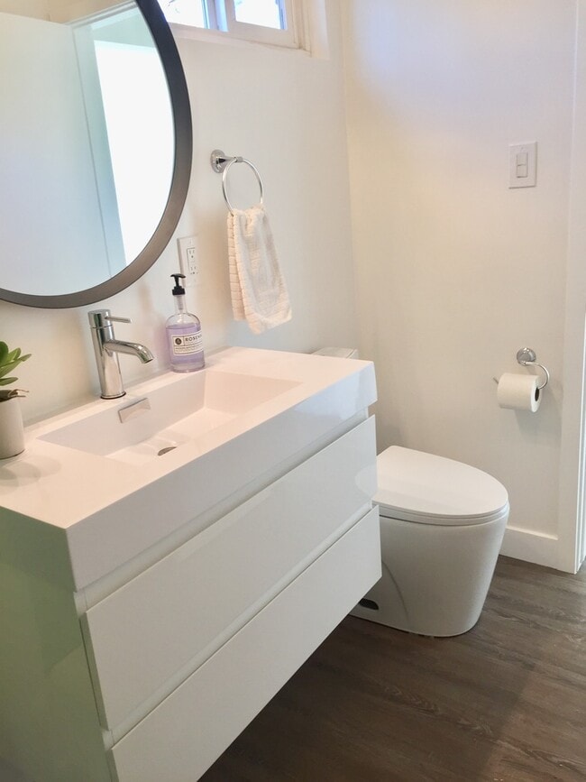 new bathroom - 110 S Grand Oaks Ave Unit 2
