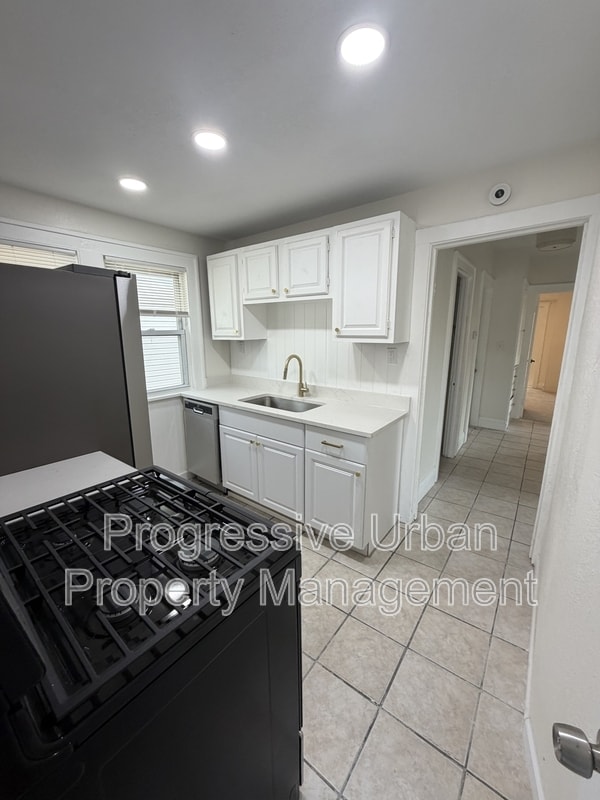 Photo - 4345 W 48th St