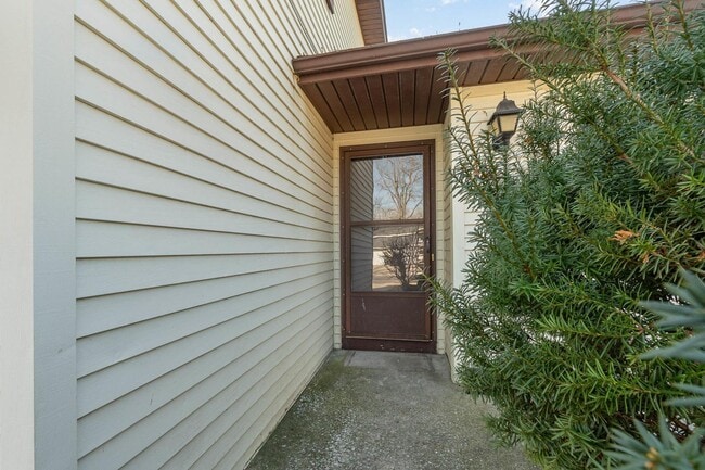 Photo - 2 Bedroom Rental Duplex with Attached Garage $1300/month