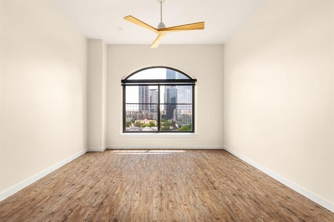 Photo - 507 Sabine St Unit 806