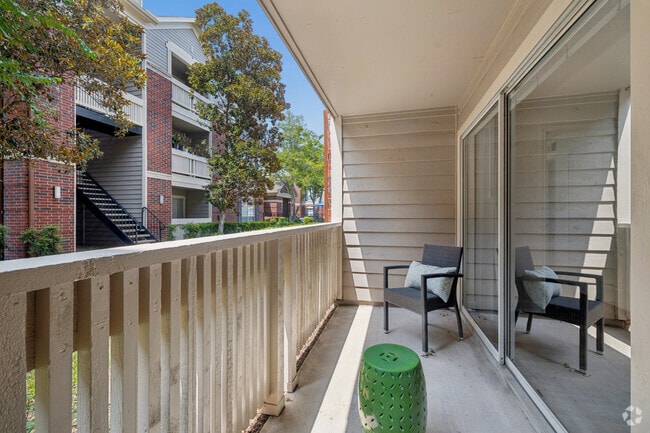 B2R 2BR, 2BA - 1,038SF - View