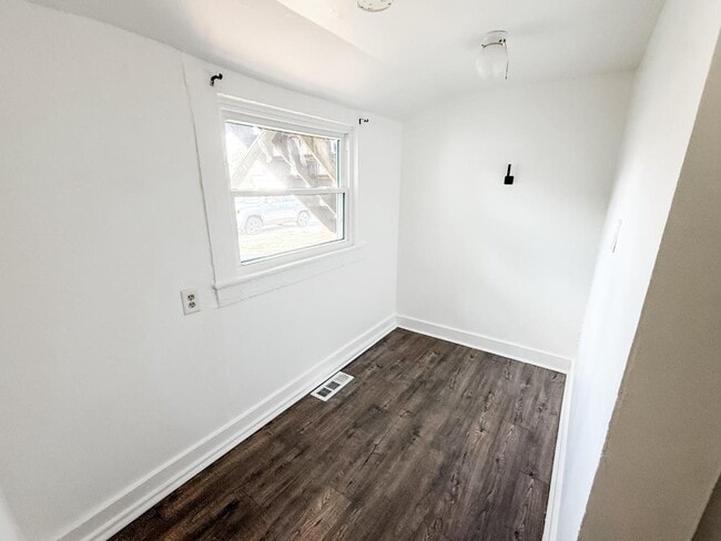 Photo - 2235 Ekin Ave