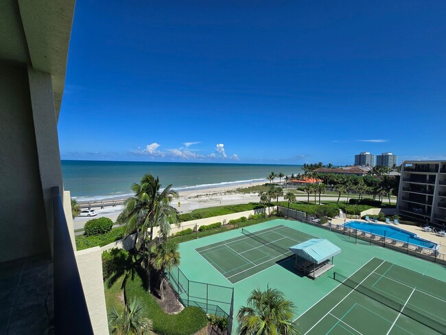 Building Photo - Penthouse in the Racquet Club annual rental!