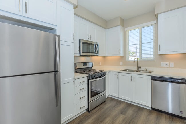 Los Alamitos Luxury Apartments