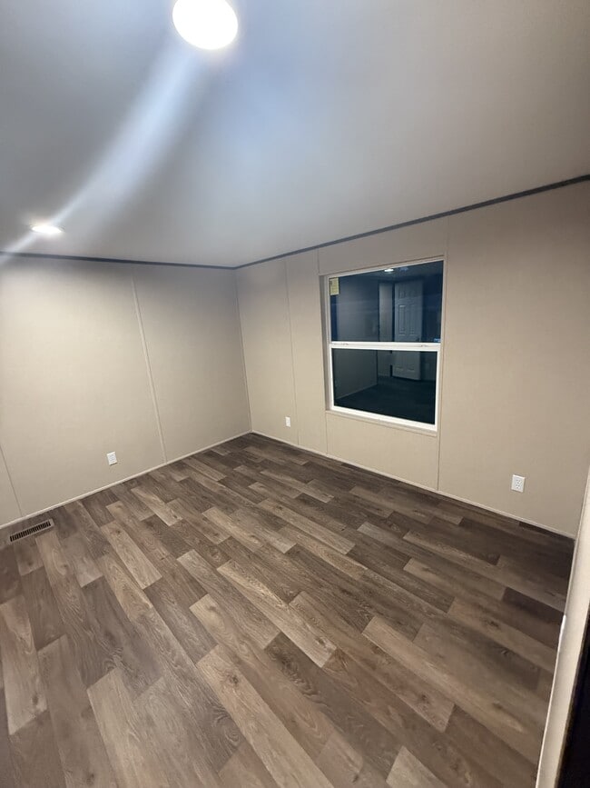 Photo - 1030 Aaron Ln