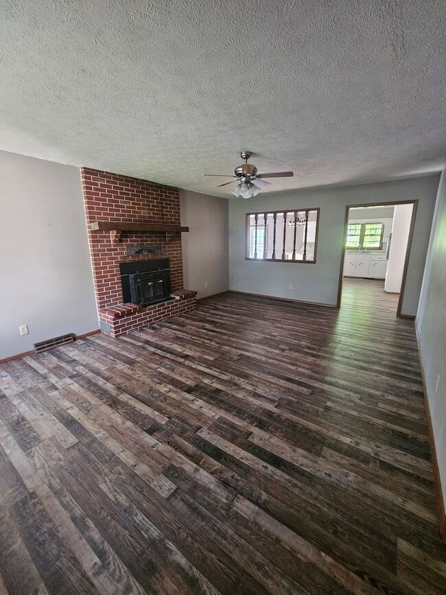 Photo - 3 Bedroom | 2 Bathroom | 2 Car Garage | Springfield MO!