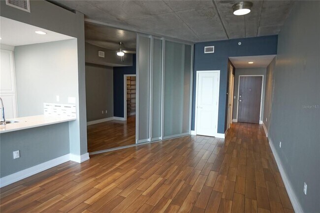 Photo - 777 N Ashley Dr Unidad 1009