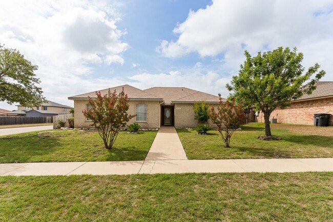 Building Photo - 5512 Golden Dr Rental