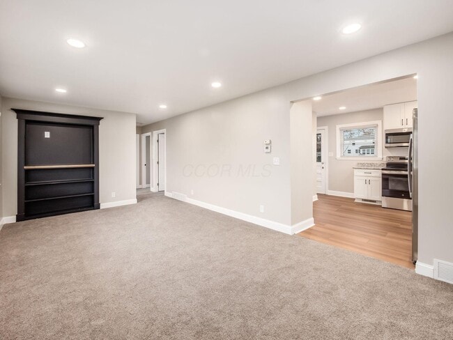 Photo - 2475 Swansea Rd