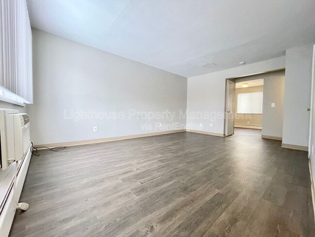 Building Photo - 2855 Taft Ave SW Unit 5