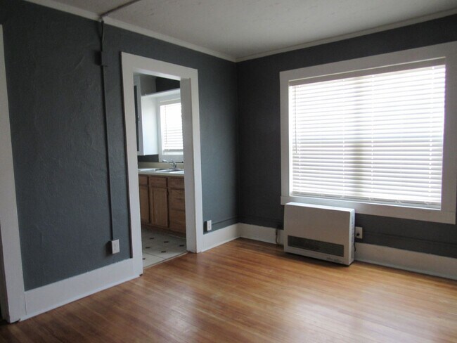 Photo - 835 E 12th St Unit Apt. 2