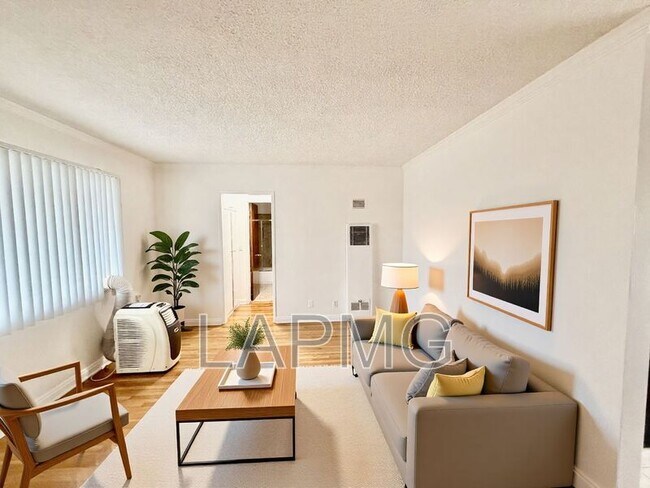 Photo - 956 Wilcox Ave
