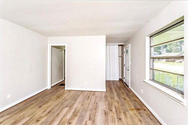 Photo - 1645 18th Way SW