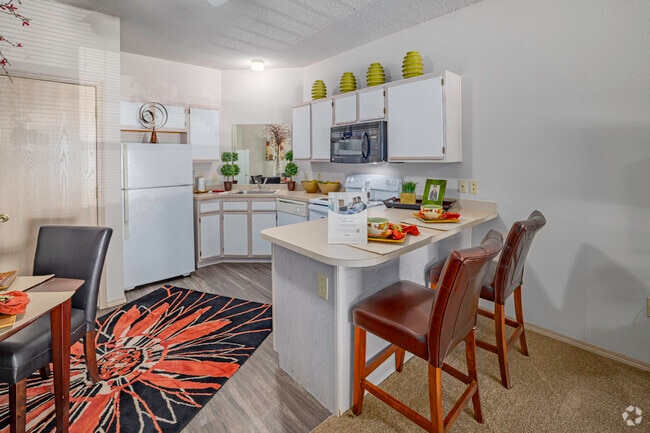 Custom - 2BR, 2BA - 989SF - Kitchen