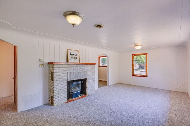 Sala de estar - 519 E 6th St