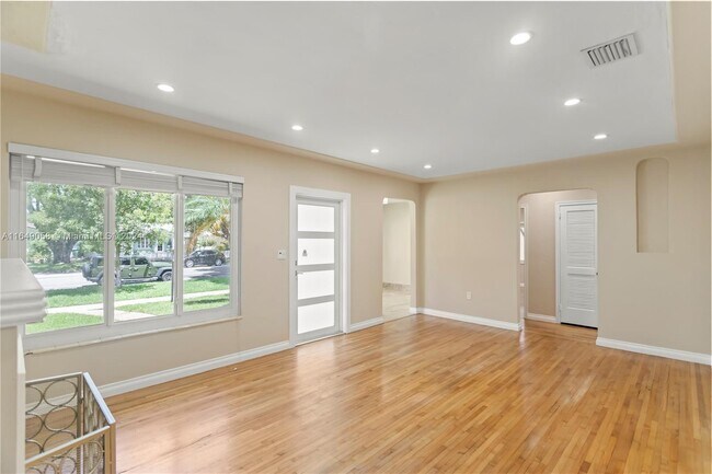 Photo - 610 SW 25th Rd