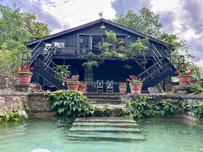 Building Photo - 60 Woodard Rd Unit Little barn Apartment