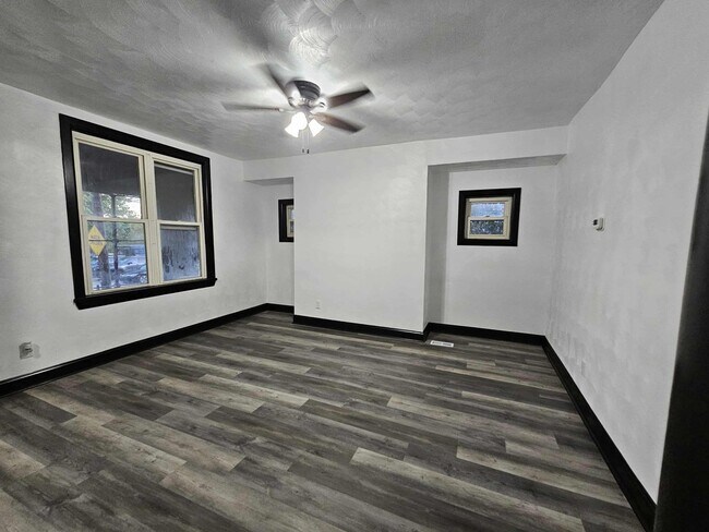 Photo - Charming 4 Bedroom 1 Bathroom Home for Rent!