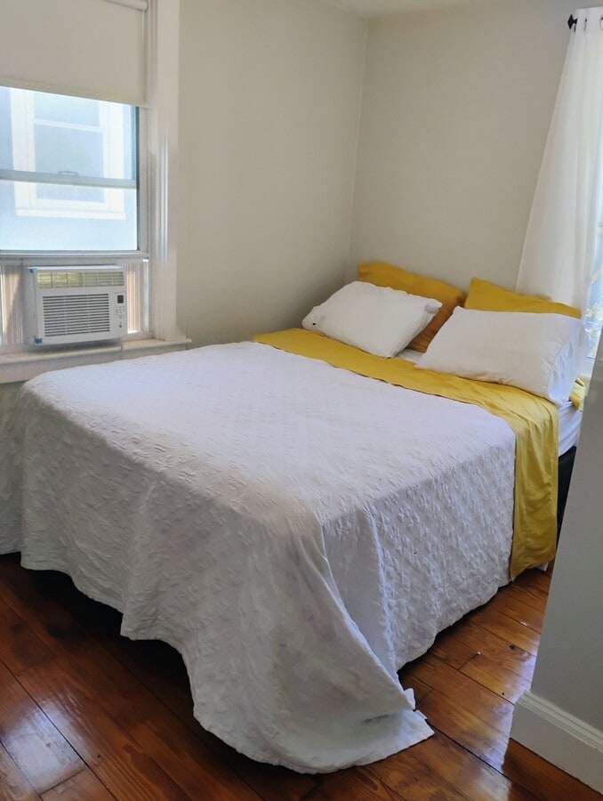 Beautiful bedroom. - 18 Berkley Rd