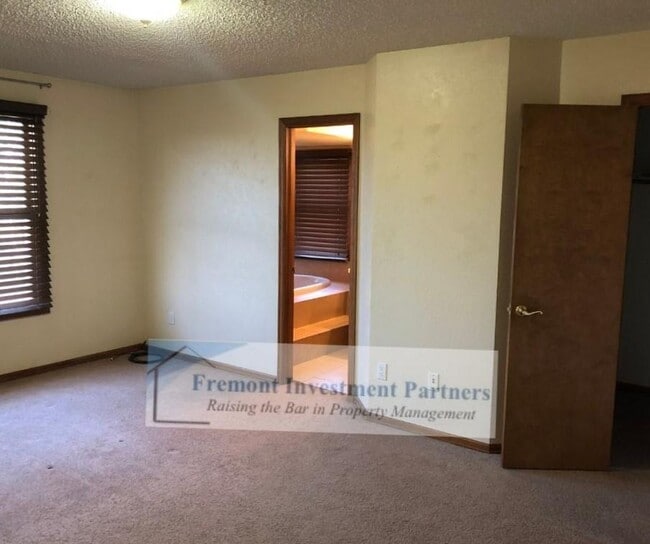Photo - 985 S Monterosa Dr