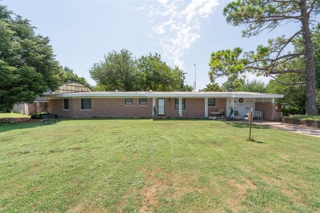 Building Photo - 2200 US-81