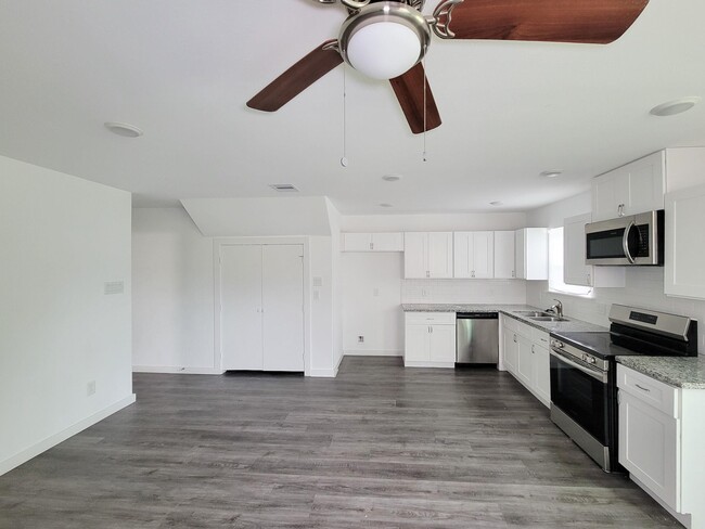 Building Photo - 8122 Sterlingshire St