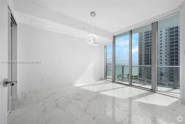 Building Photo - 17475 Collins Ave Unit 17475 Collins Ave appt 603 Rental