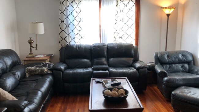 Photo - 307 Tompkins St Unit 2