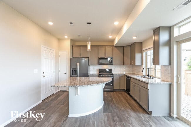 Photo - 10074 Zeno St