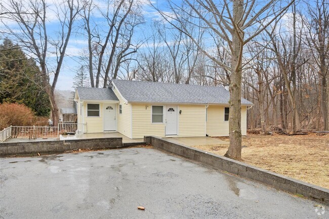 Building Photo - 2 Poplar Trail Rental