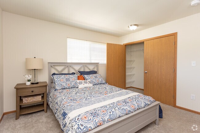 1 BR, 1 BA - 710 SF