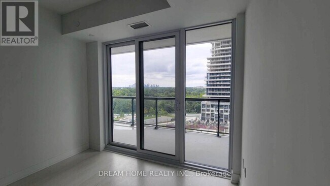 Photo - 30 Inn On The Pk Dr Unité 812