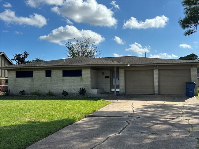 Photo - 1905 19th Ave N