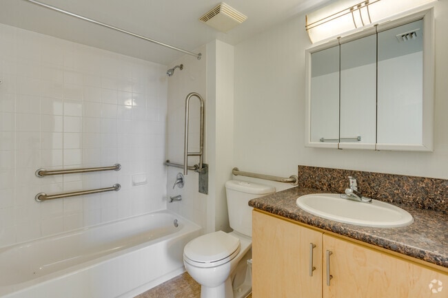 2 habitaciones, 2 baños - 839 pies cuadrados - Baño
