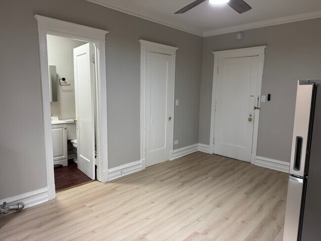 Photo - 4363 N Kenmore Ave Unit 209