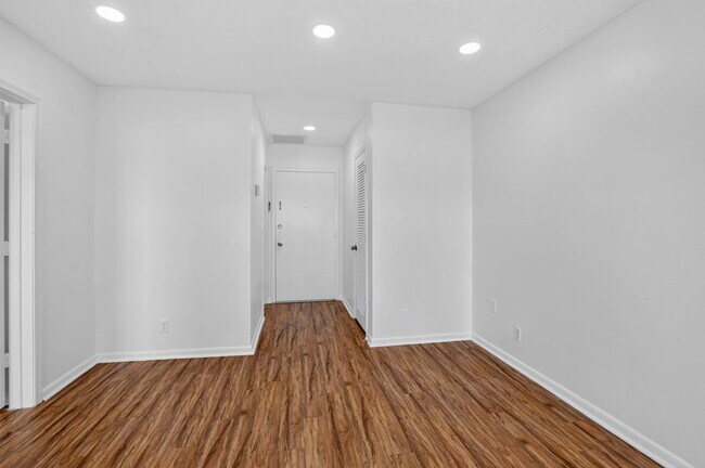 298 SW 6th St Unidad 204