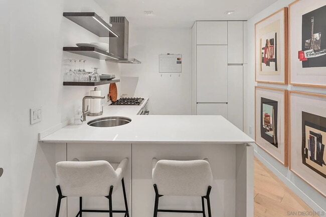 Photo - "Chic Coastal Living: Elegant 1-Bedroom Retreat with Luxe Finishes in La Jolla"