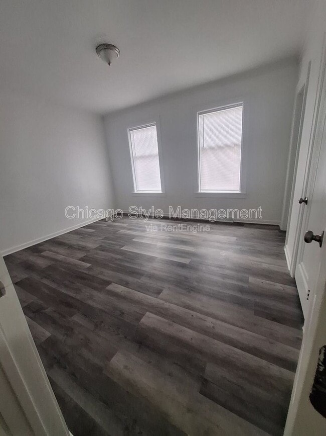 Building Photo - 320 W 16th St Unit 1