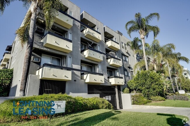 Building Photo - Freshly Updated Jr. 1-Bedroom with Balcony... Unit 303D Rental