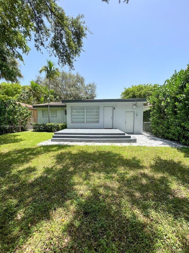 Photo - 411 NE 88th St