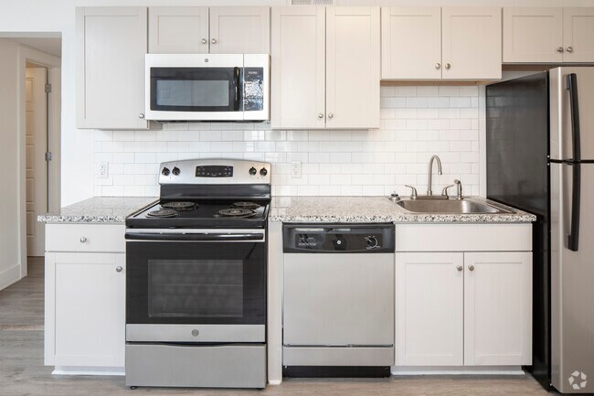 2 BR, 1 BA 800 SF (Renovated)
