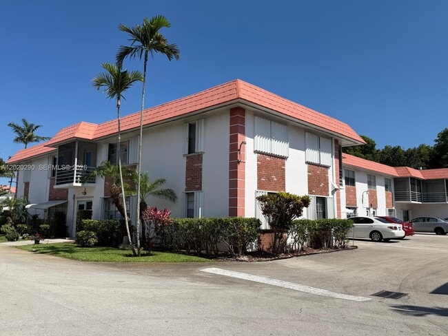 Building Photo - 3550 NW 8th Ave Unit 713