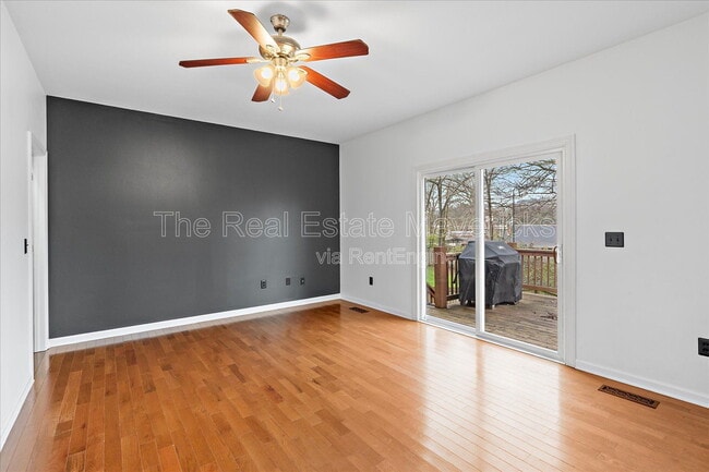 Photo - 1147 Coker Cir