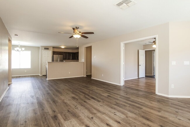 12529 W Santa Fe Ln