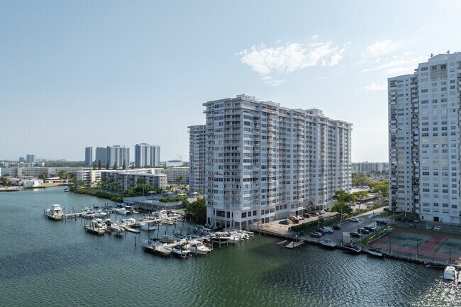 18051 Biscayne Blvd - Plaza Del Prado Condominium