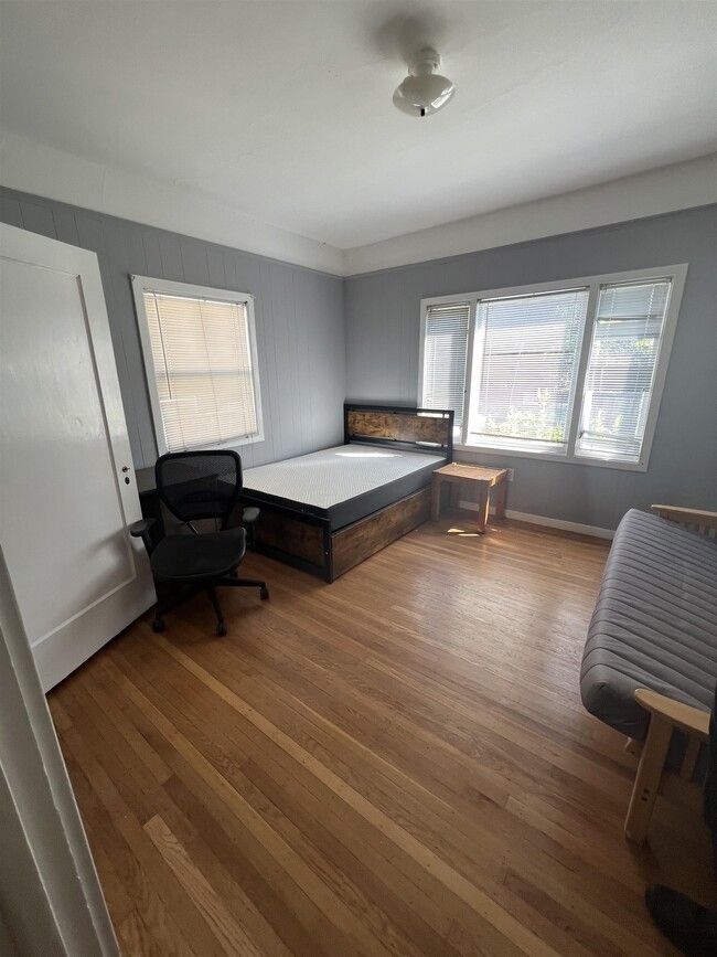 Building Photo - 1914 Channing Way Unit 4