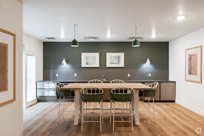 Community Lounge - QUINN BY VINTAGE