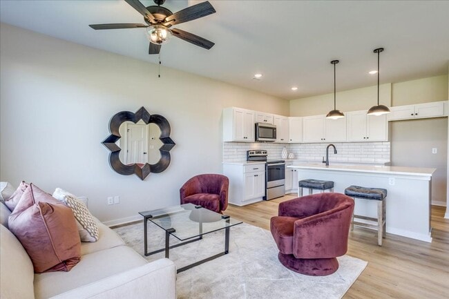 Photo - Fox Creek-Tracy Plan MODEL (NOT FOR RENT)
