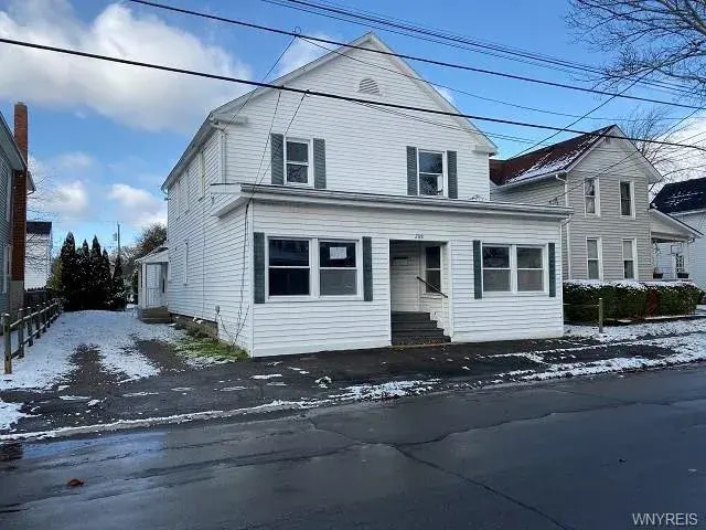 Photo - 208 S Swan St
