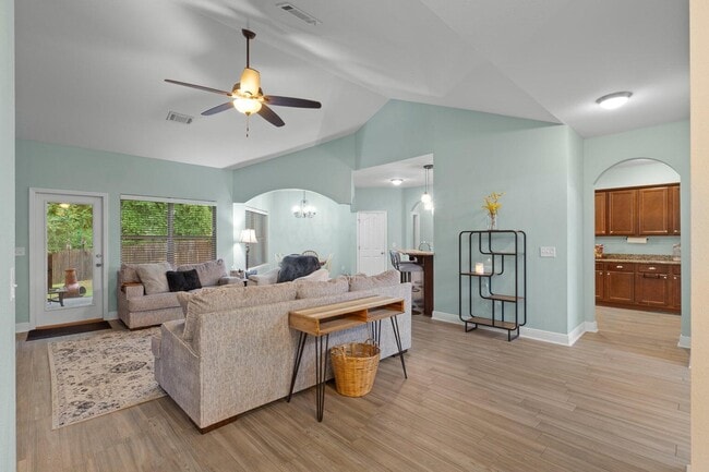 Photo - 711 Lime Ln